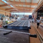 Team-Tiny-House-Werkshalle-in-Merdingen-bei-der-Arbeit