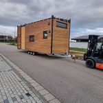 Transport-eines-Tiny-House-mit-gabelstapler