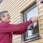 wilfried-haensler-von-team-tiny-house-bei-der-arbeit